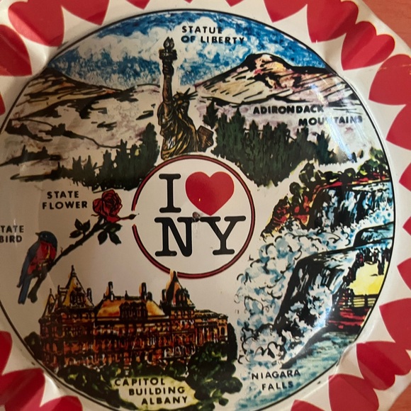 I Love NY Souvenir  vintage metal ashtray with Red Hearts - Picture 3 of 4